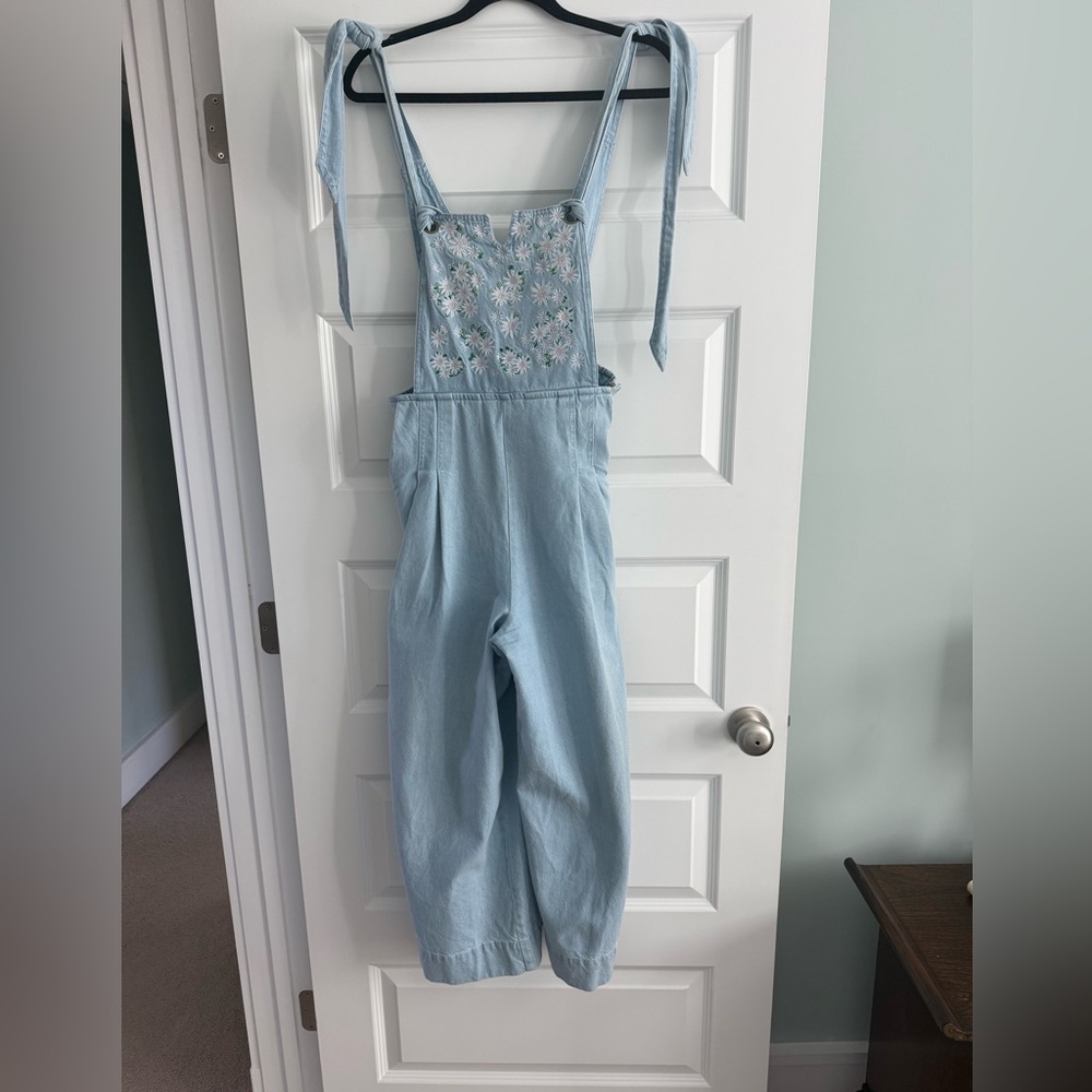 🌸 Agua Bendita Daisy Embroidered Denim Overalls - Size M, mint condition